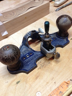 Record router plane, with flacy knob ahndles, before cleanng and refurbishing.