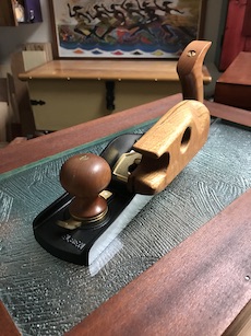 Hot dog handle on jack plane: side view2