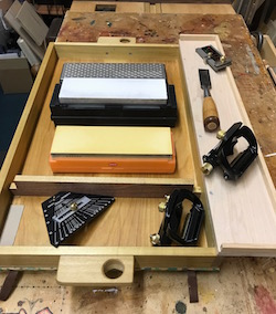 Sharpening accessories including honing guide, angle and bevels measuring tools.