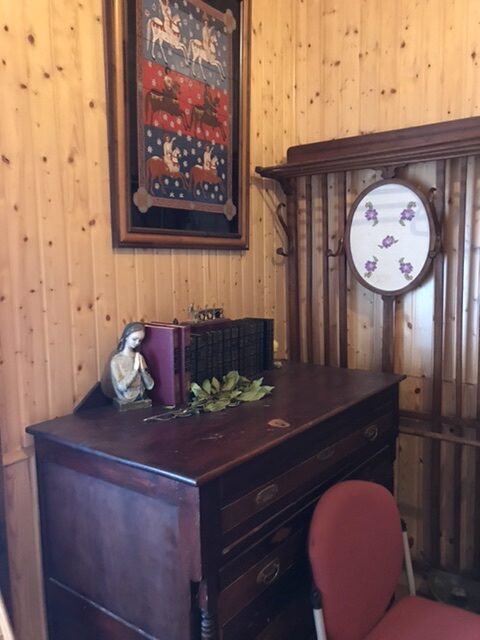 Room furniture at casa de America.