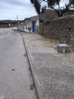 A cubed marker with a blue and white square is a sign of a hybrid camino path and Roman road.