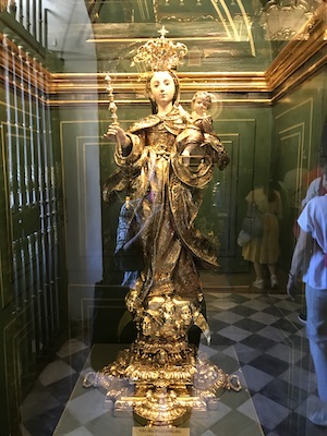 A gold religious object in the Cathedral in the Mezquita.